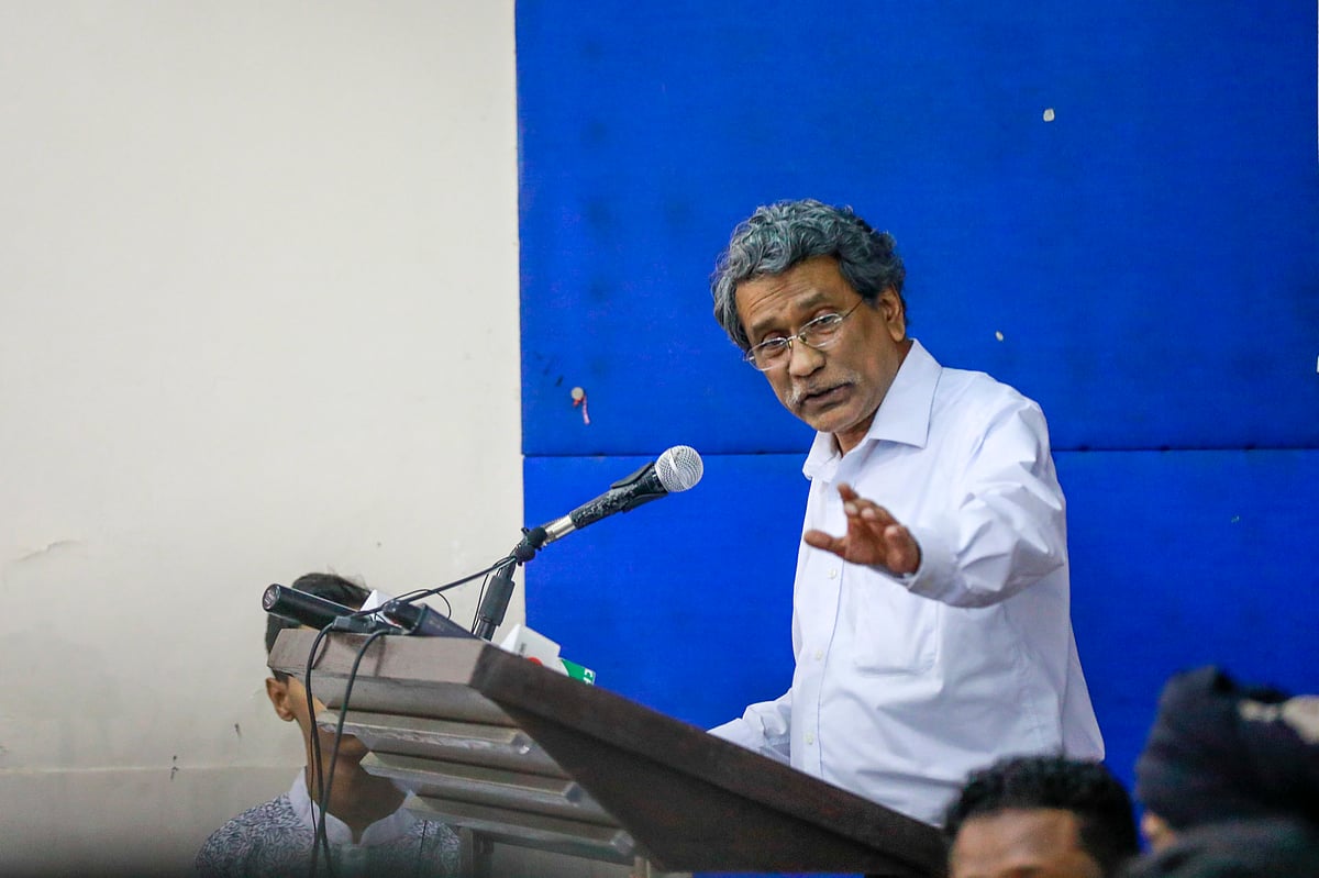 ঢাকা বিশ্ববিদ্যালয়ের আর সি মজুমদার সেমিনার কক্ষে তিনি ‘গণ-অভ্যুত্থান–পরবর্তী বাংলাদেশ সংবিধান: সংশোধন না পুনর্লিখন’ শীর্ষক এই একক জনবক্তৃতায় আলী রীয়াজ